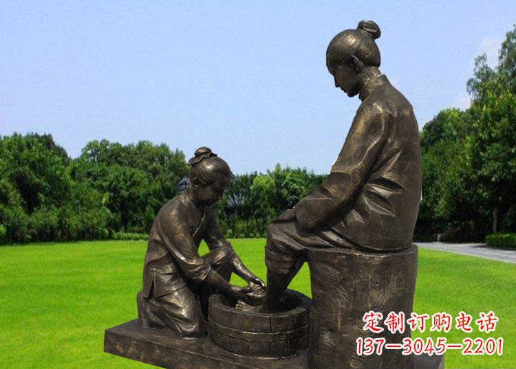 长沙浓浓爱意的母爱,定制青铜铸造的母亲雕塑