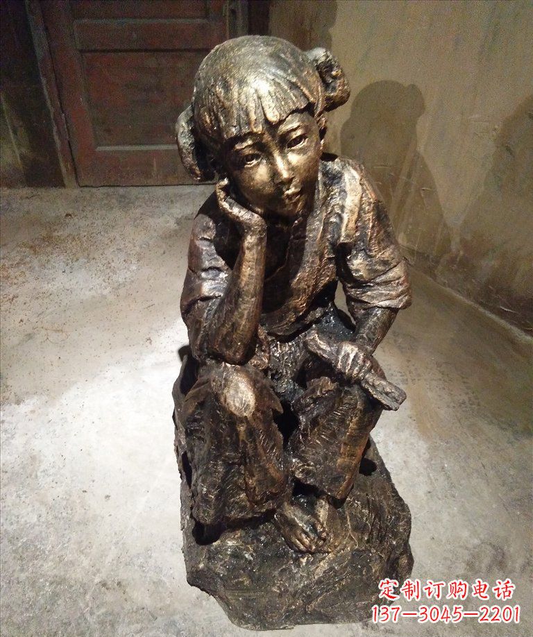 长沙童真美丽的小女孩铜雕