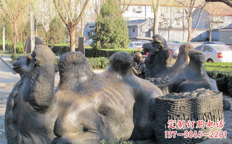 长沙公园卧着的骆驼动物铜雕
