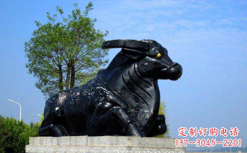 长沙公园卧着的牛动物铜雕