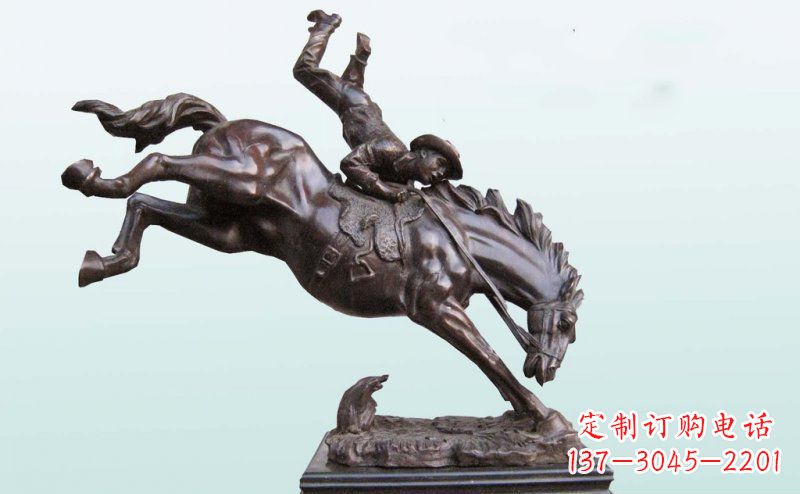 长沙公园驯马的人物景观铜雕