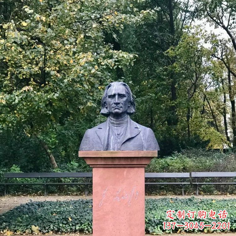 长沙公园园林名人雕像之钢琴音乐家肖邦胸像雕塑