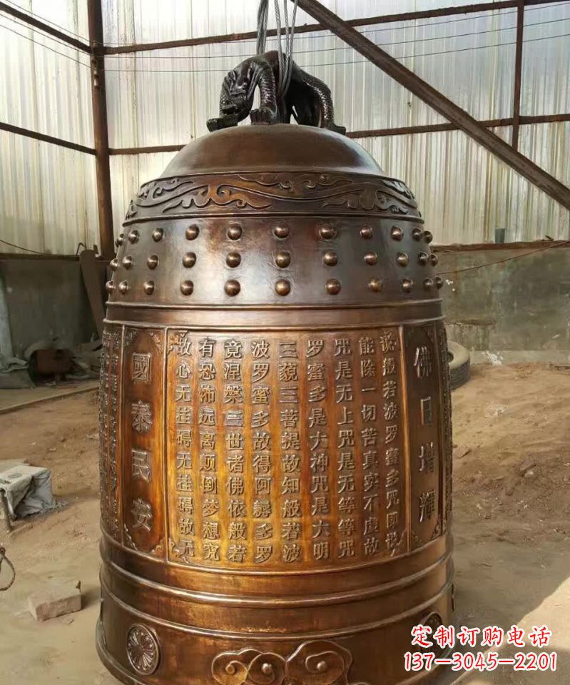 长沙古代铜钟雕塑 