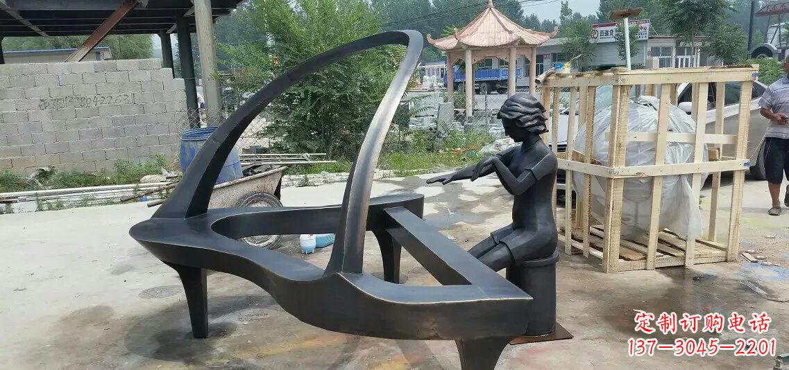 长沙广场抽象弹钢琴景观铜雕