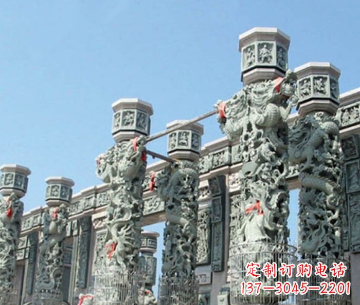 长沙青石龙柱雕塑，装点热闹的广场景观