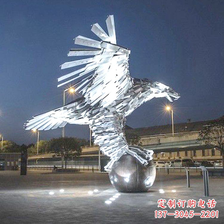 长沙中领雕塑的金属质感老鹰雕塑是一款精美而又…
