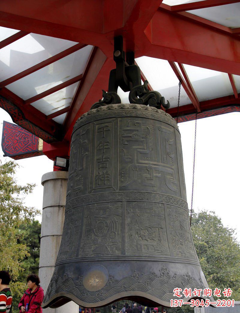 长沙广场千年吉祥铜钟雕塑