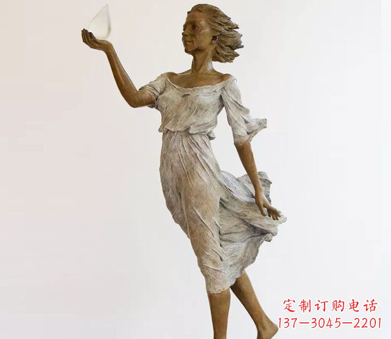 长沙广场铜雕西方美女玩耍人物雕塑
