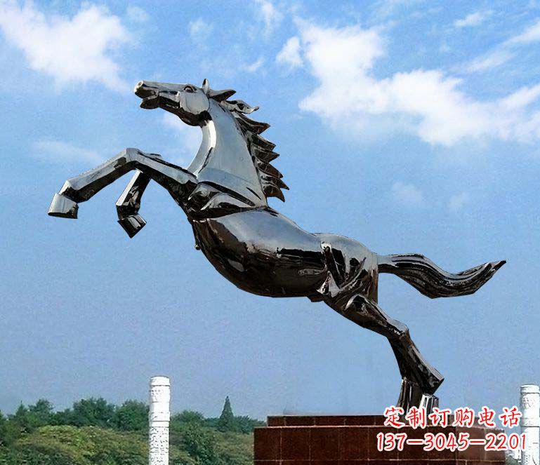 长沙广场一往直前不锈钢奔马雕塑
