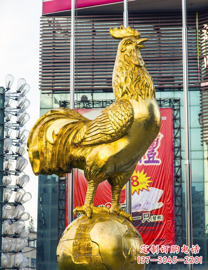 长沙广场站在地球上的公鸡景观铜雕