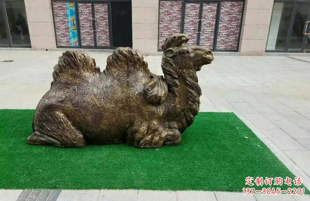 长沙跪姿骆驼铜雕