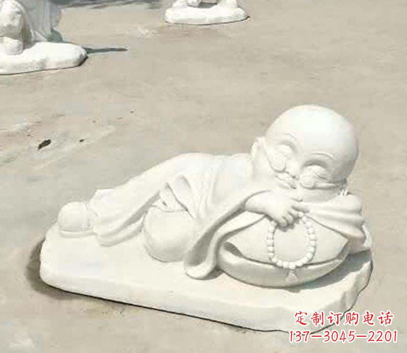 长沙传统尊贵，别具一格的汉白玉小和尚雕塑