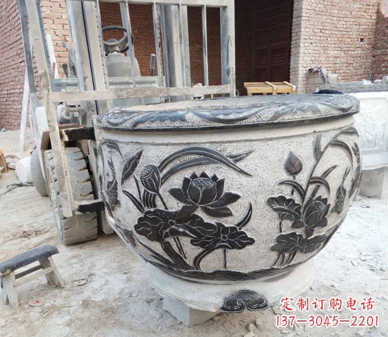 长沙中领雕塑青石荷花水缸雕塑以其独特的设计、…