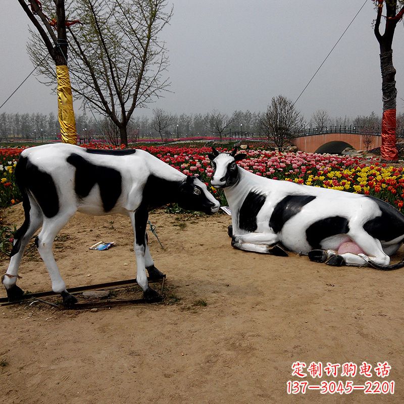 长沙室外仿真动物雕塑-奶牛，为您打造精美细腻的艺术品
