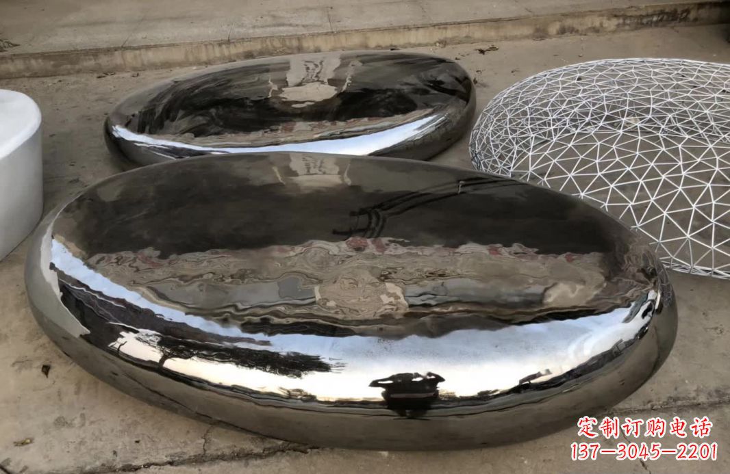 长沙享受艺术的魅力，请选择中领雕塑的镜面不锈钢鹅卵石雕塑