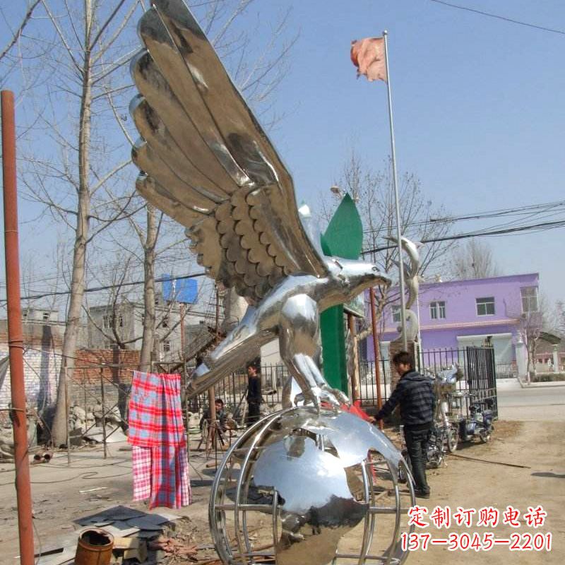 长沙超越传统的老鹰不锈钢雕塑