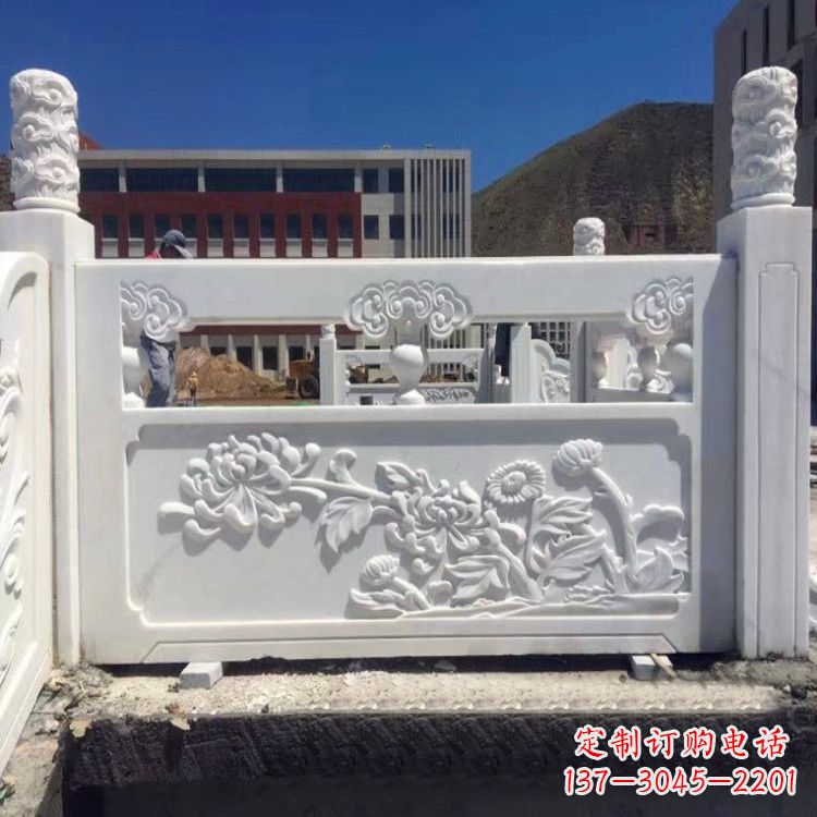 长沙中领雕塑旗下的菊花石栏板雕塑，以其独特的…