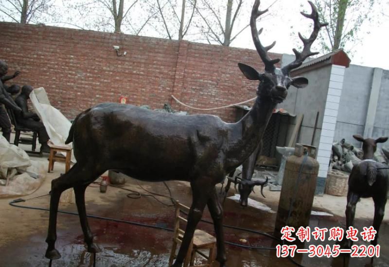 长沙梅花鹿铜雕