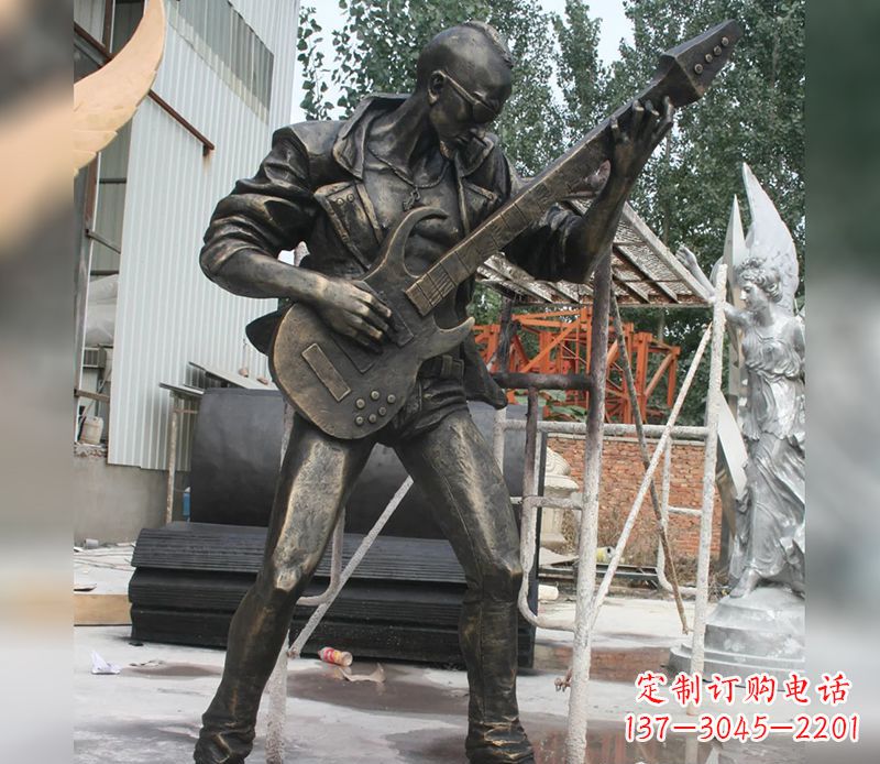长沙男人弹吉他人物景观铜雕