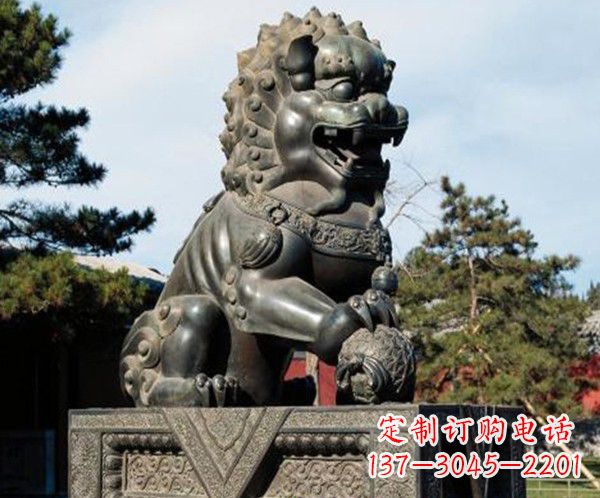 长沙完美融合中西文化的铜狮子雕塑