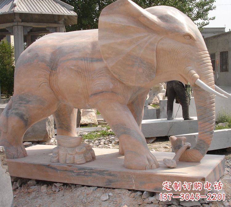 长沙华贵雅致的大象雕塑