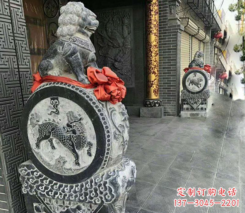 长沙狮子抱鼓石门墩雕塑，体现古典风格