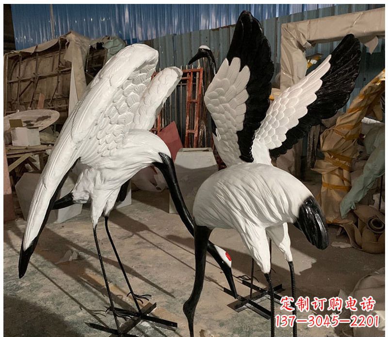 长沙石雕展翅丹顶鹤动物雕塑