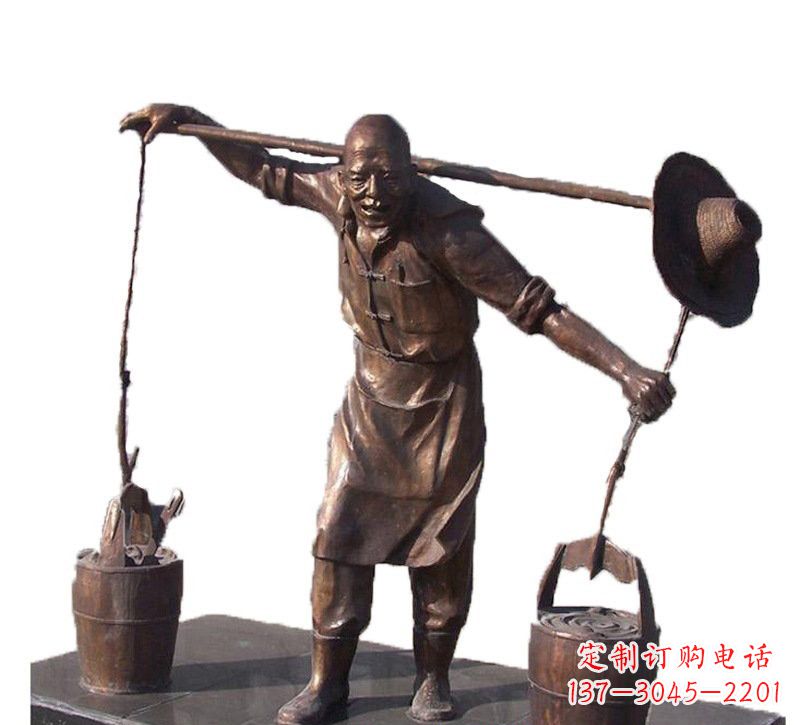 长沙挑扁担的老人铜雕