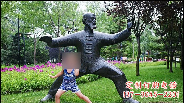 长沙铜雕打太极拳的老人
