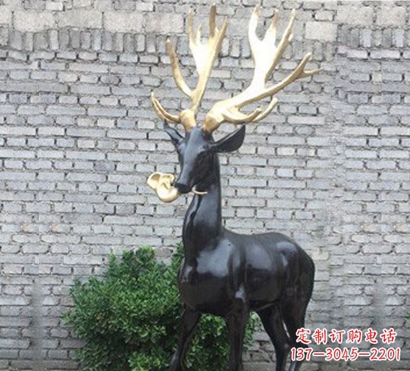 长沙铜雕衔灵芝的梅花鹿