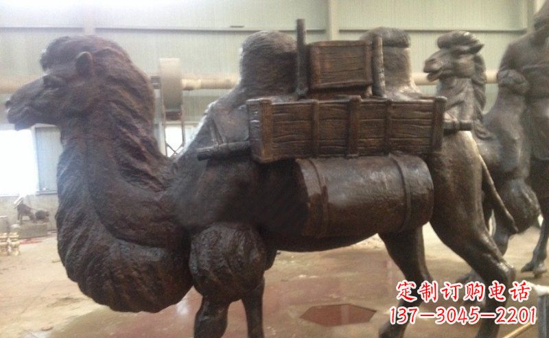 长沙驮着东西的骆驼公园动物铜雕
