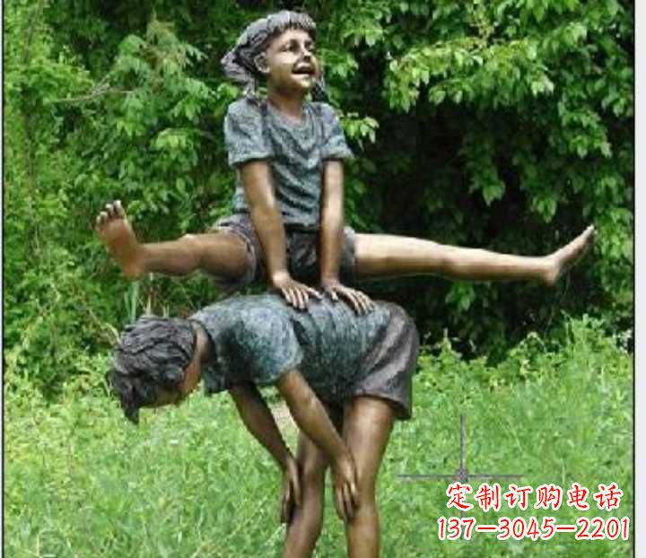 长沙玩跳山羊的儿童铜雕