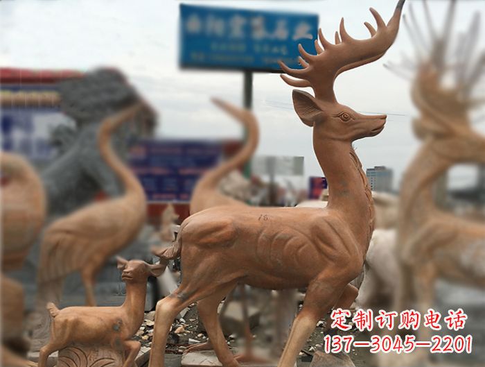 长沙晚霞红动物驯鹿公园石雕