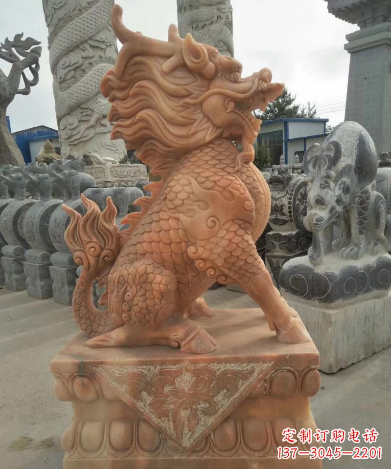 长沙晚霞红麒麟雕塑1