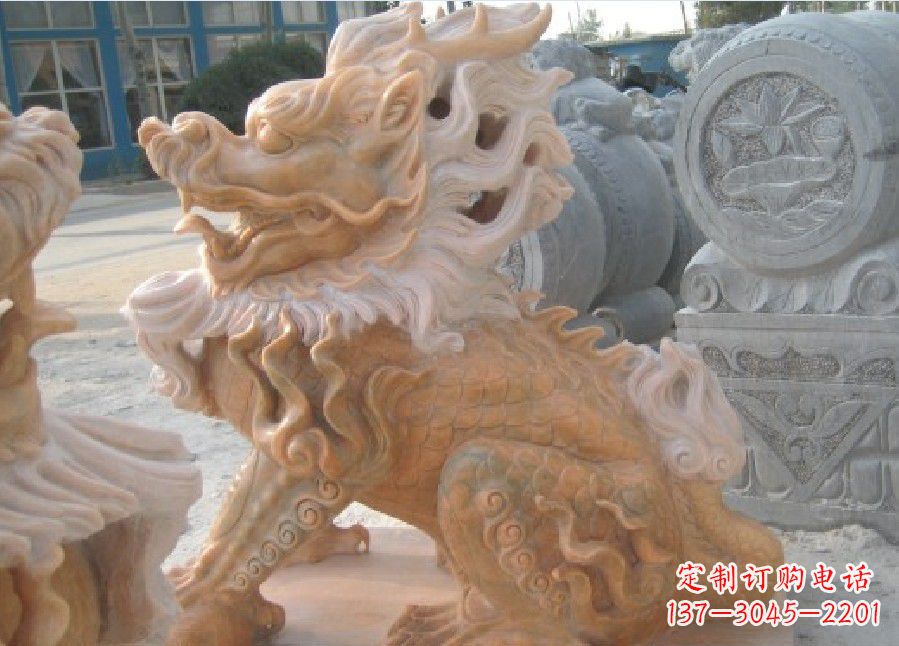长沙晚霞红神兽麒麟雕塑