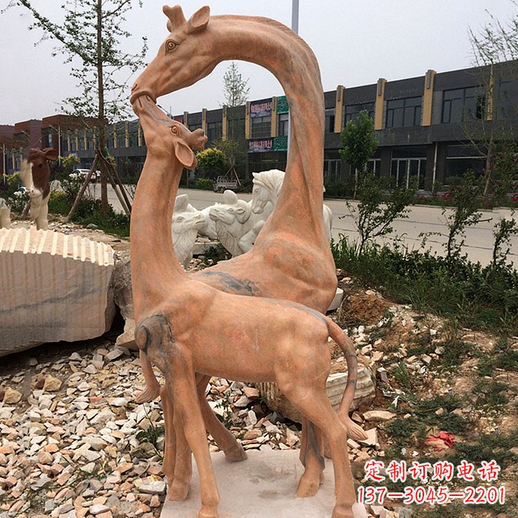 长沙晚霞红石雕长颈鹿-校园公园母子亲情景观雕塑