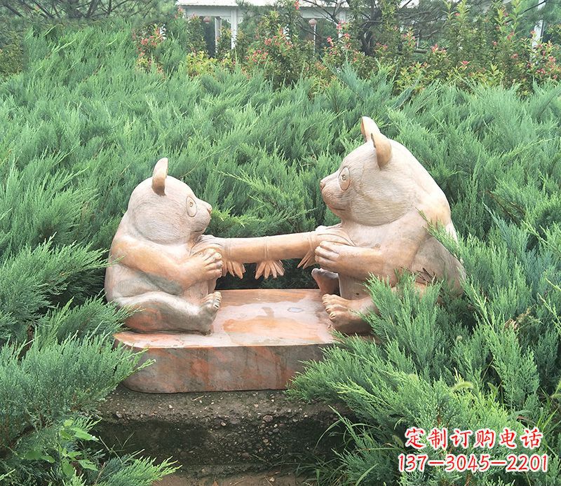 长沙晚霞红熊猫母子石雕