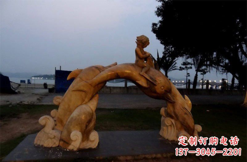 长沙西方儿童骑海豚石雕