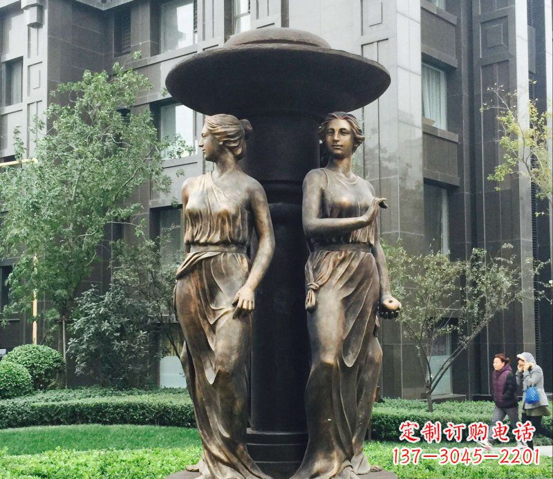 长沙小区西方女人人物铜雕