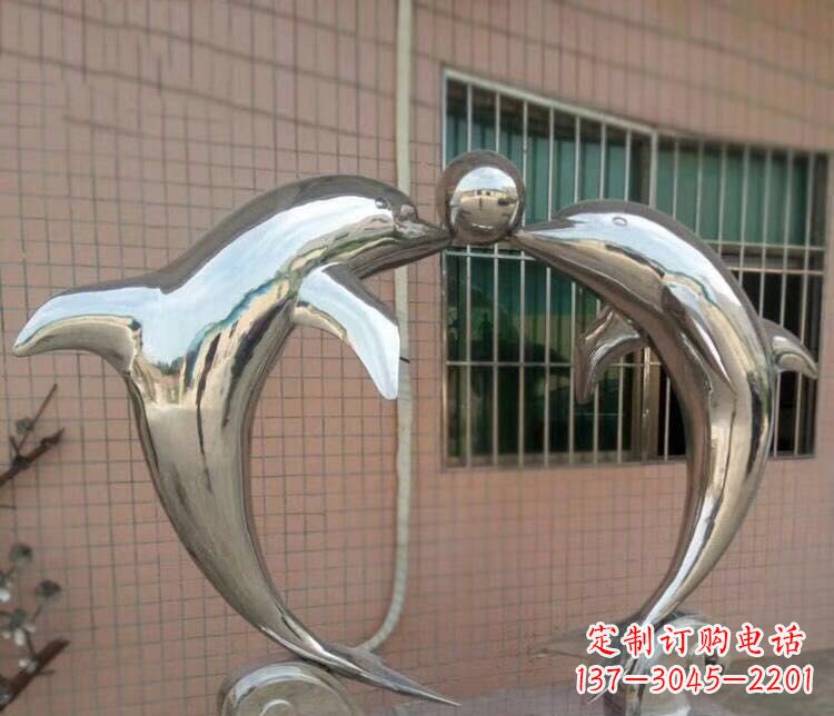 长沙校园不锈钢海豚顶球雕塑