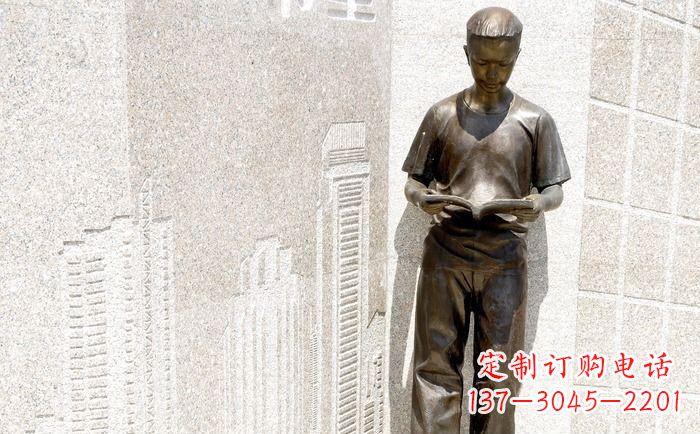 长沙校园看书的学生人物铜雕
