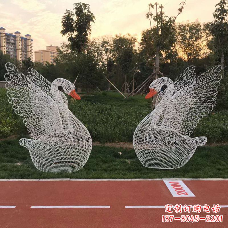 长沙展翅天鹅铁艺网格草坪动物摆件