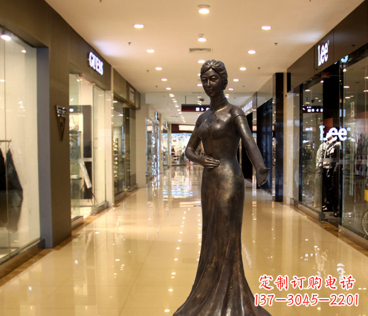 长沙穿旗袍的迎宾女人铜雕