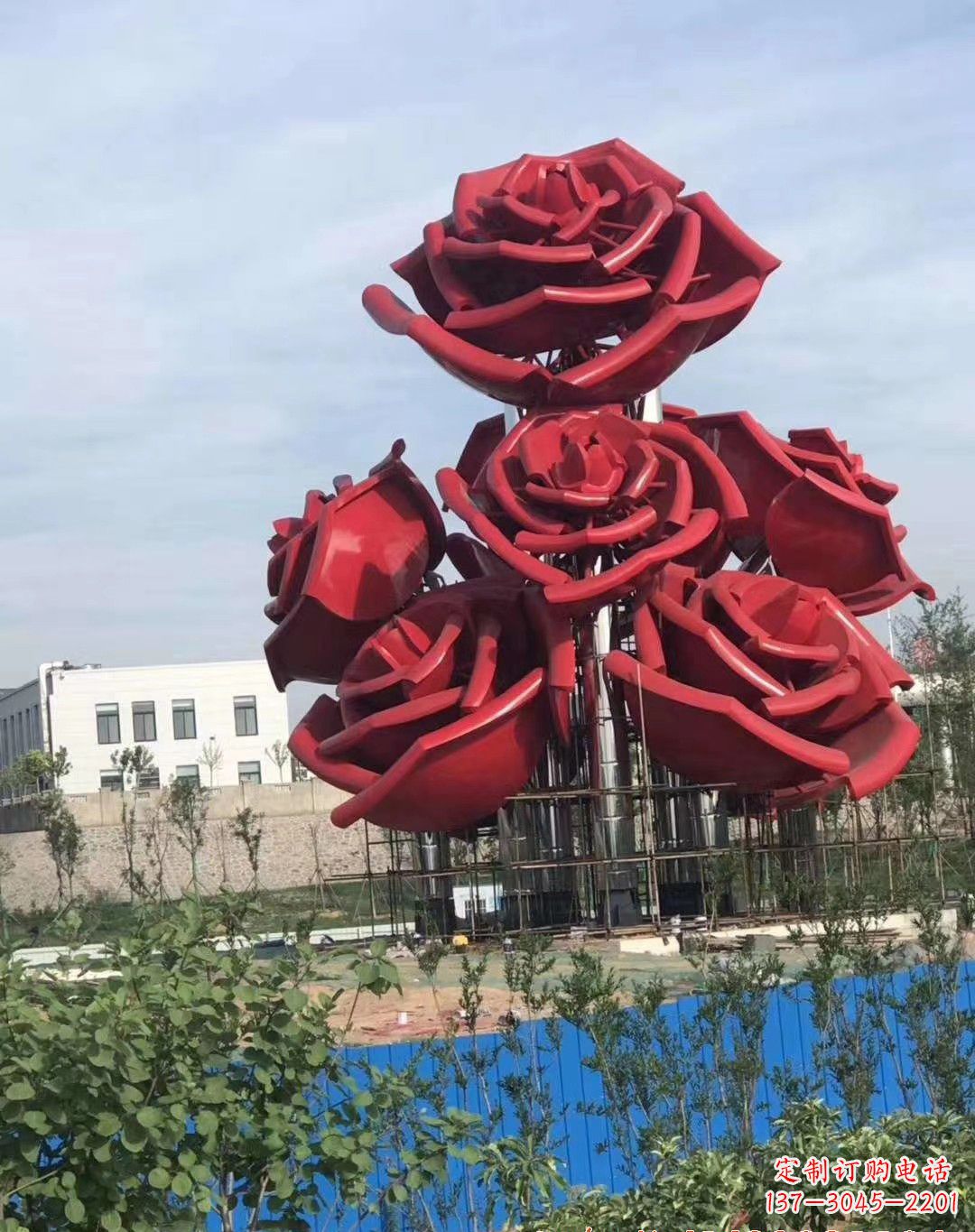 长沙玫瑰花雕塑-广场创意不锈钢红色玫瑰花雕塑